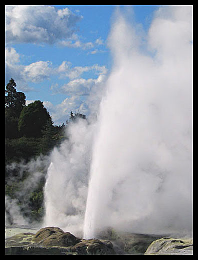 Pohutu geyser